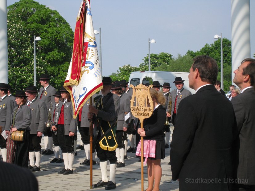 2011_04_28 Maibaumaufstellen in St. Poelten (50)